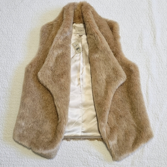 NWT Ann Taylor LOFT Faux Fur Vest - Picture 1 of 7